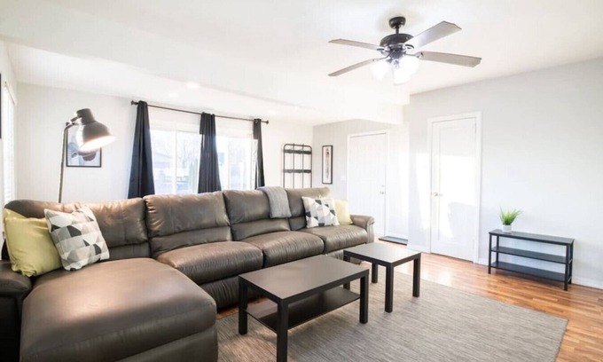Peoria Heights House | ABODE ON ATLANTIC - Spacious 2BD in the Heights