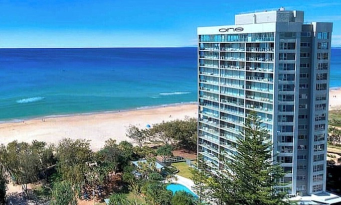 Gold Coast Apartment | absolute Beachfront Central Surfers Paradise
