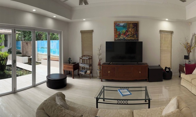 Kewarra Beach Villa | Absolute Beachfront 2 Bedroom Luxury Holiday Home