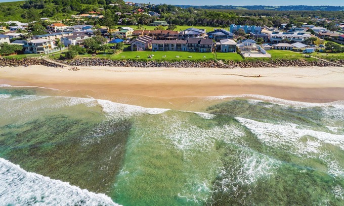 North Creek Apartment | Absolute Beachfront Apartment 8B - 2 Bedrooms
