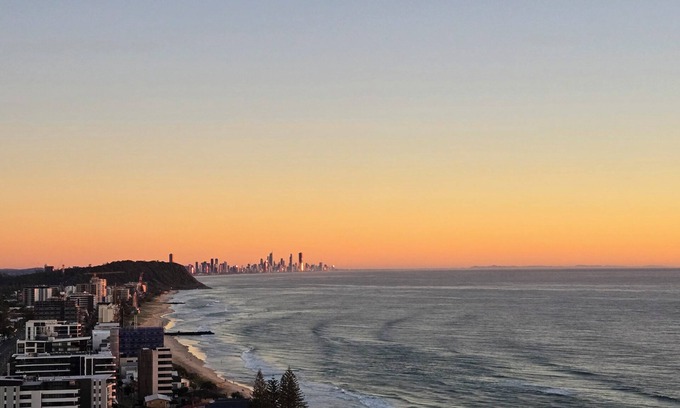 Palm Beach Apartment | Absolute Beachfront 2brm unit on high floor with resort facilities.Awesome views