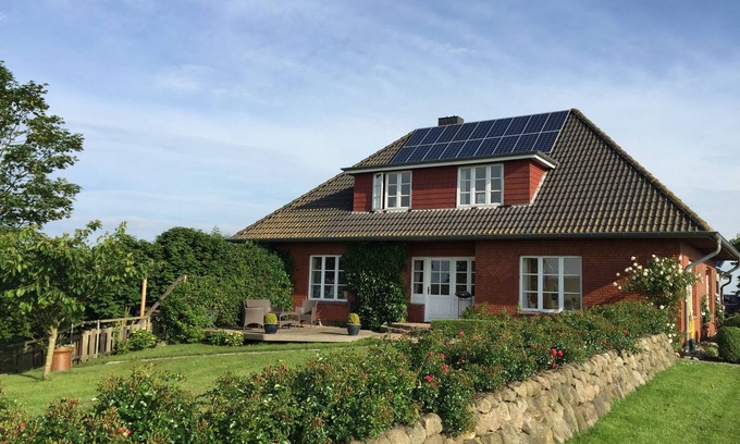 Galmsbull House | Absolutely quiet location with a view of the North Sea