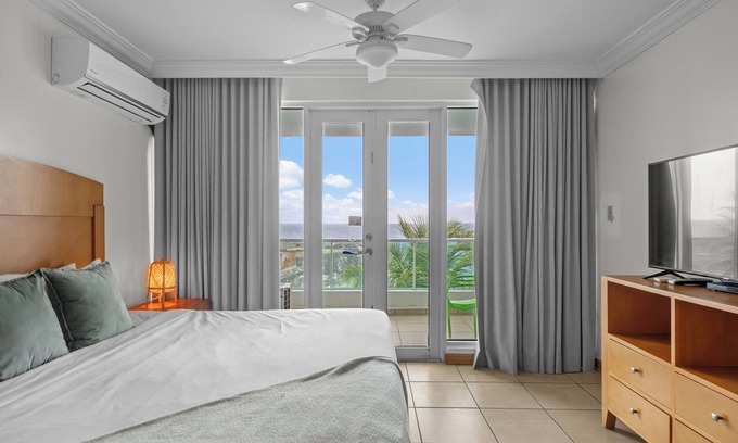 Puerta de Tierra Apartment | AC | Private balcony | Stunning ocean views | Old San Juan