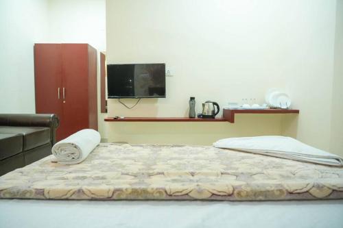 Gachibowli Apartment | AC Queen Room Near Wipro Circle Gachibowli
