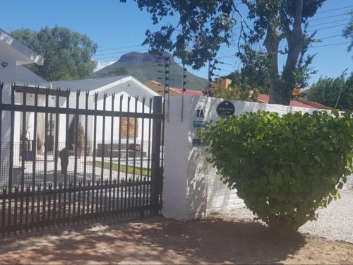 Graaff-Reinet House | Acacia Home