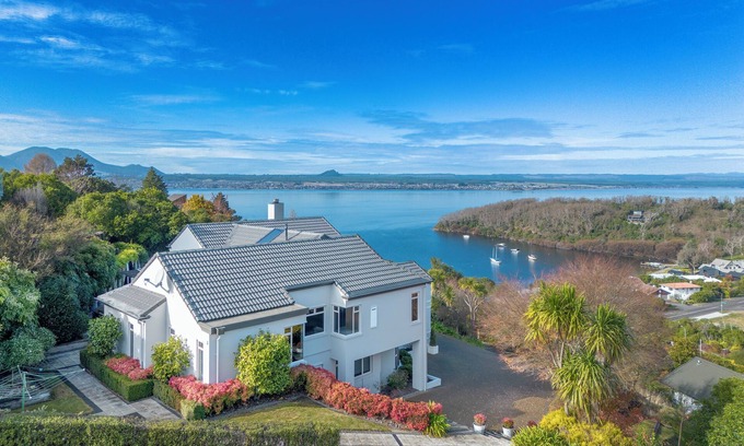 Acacia Bay Villa | ACACIA WATERS