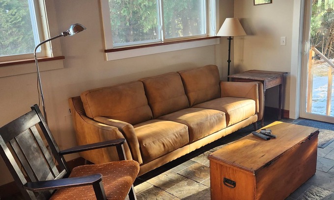 Essex Junction House | Access to CITIES/MOUNTAINS/LAKES/CAFES!