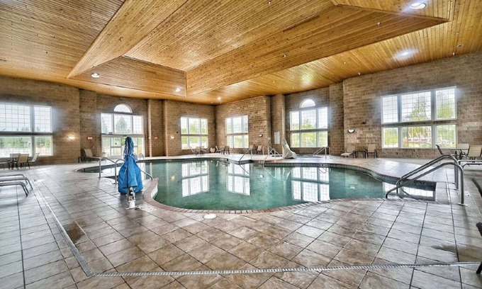 Pembine Apartment | Accessible Deluxe King Suite | On-Site Golf Course