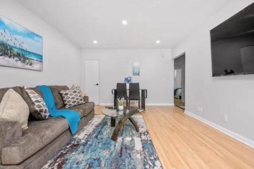 Highland Park Apartment | Accessible/PetFriendly-2bedSuite
