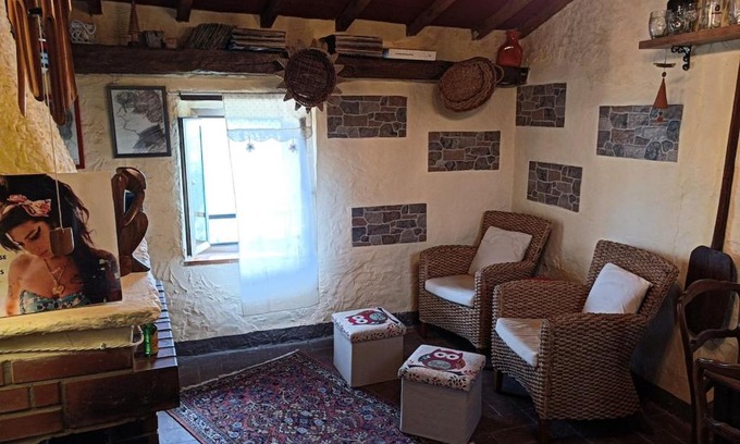Marliana Apartment | Accogliente casa in pietra in borgo medievale