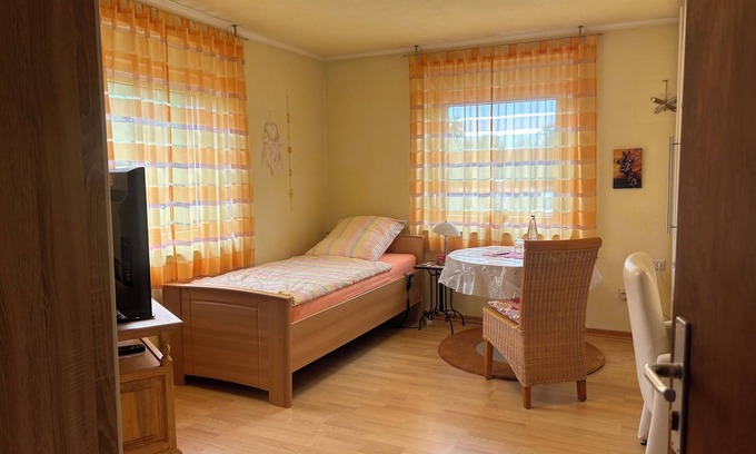 Grevenbroich Bed & Breakfast | Accommodation is conveniently located between the major cities of Cologne/Düsseldorf/Aachen