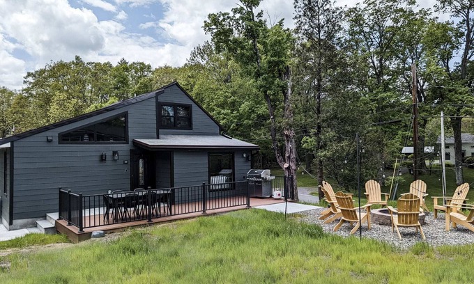 Cairo House | Acorn Bungalow & Lodge - Luxury Cabin, Catskills