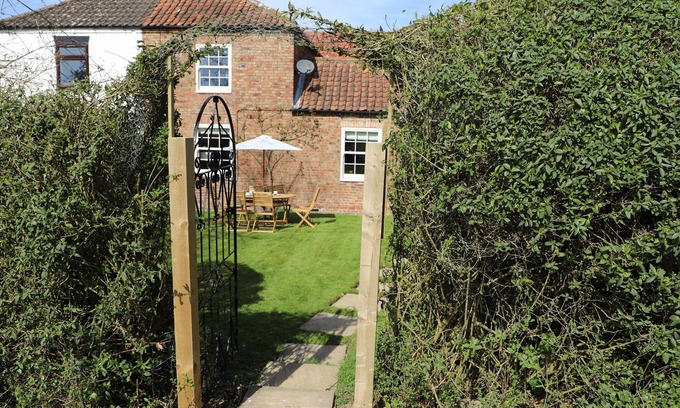 Kilham Cottage | ACORN COTTAGE, family friendly, country holiday cottage in Kilham