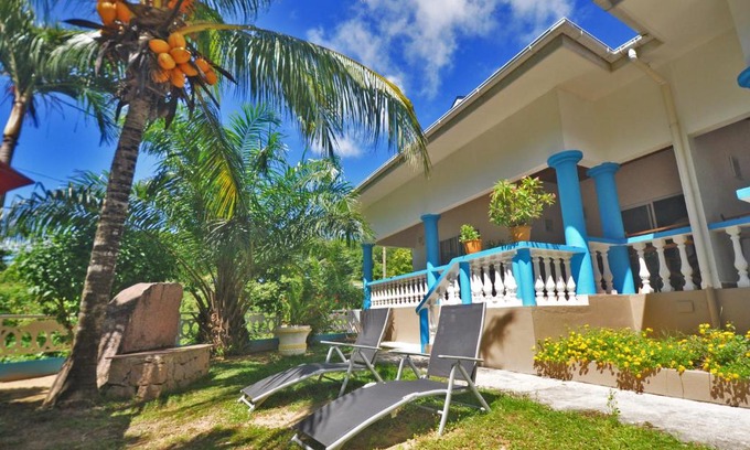 Praslin Island Bed & Breakfast | Acquario Guesthouse