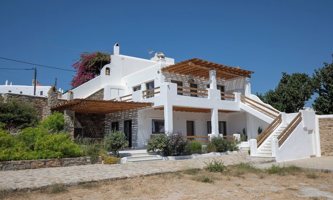 Ano Mera House | Acres Gem House