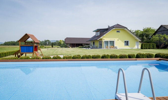 Metlika House | ACTIVE-FAMILY-HOLIDAYS, POOL, near KOLPA RIVER, Whole House, up to 12 person