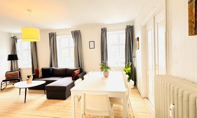 Aalborg Apartment | aday - Pedestrian Beautiful 4 bedroom Apartment