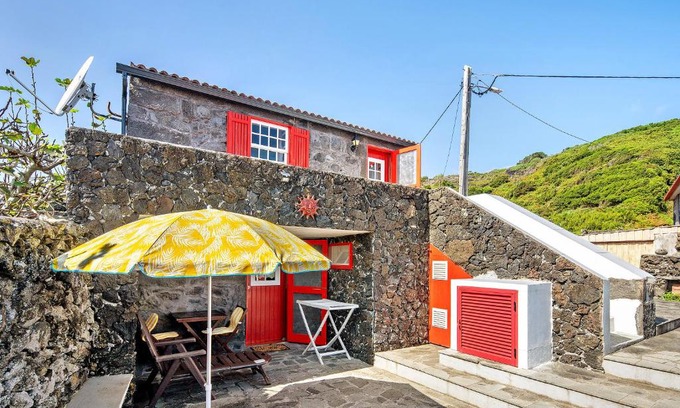 Calheta de Nesquim House | Adega Velha