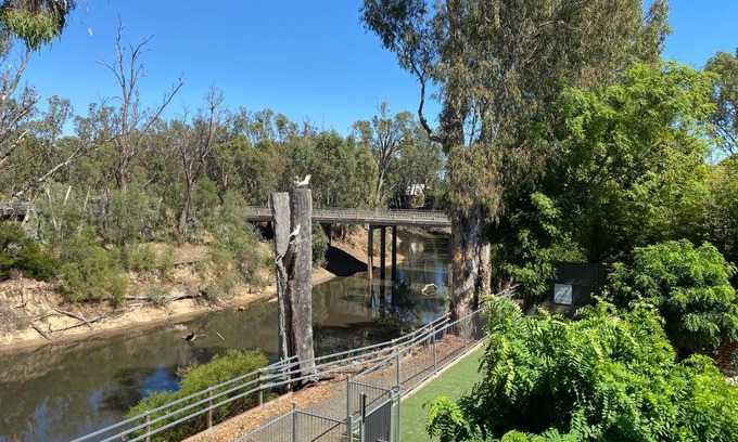 Echuca Apartment | Adelphi Apartments 3 or 3A - Downstairs 2 Bedroom or Upstairs King Studio with Balcony