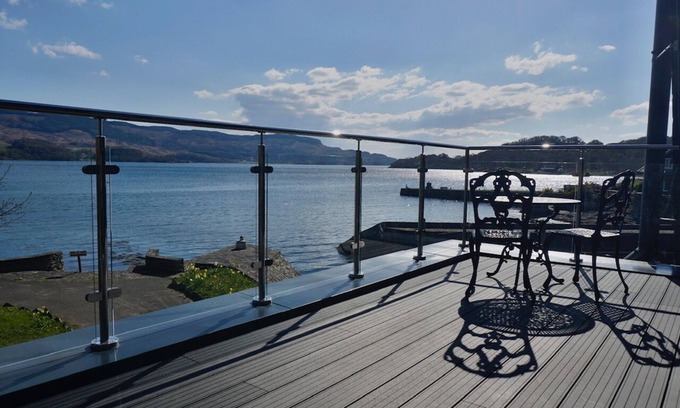 Slate Islands Apartment | Admiral suite/Kitchen/Woodburner/super king bed/balcony/Parking