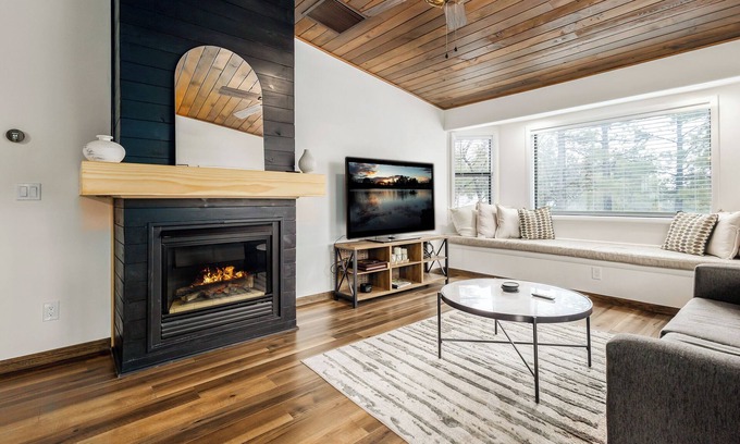 Munds Park Cabin | Adorable 1 BR Guest Suite w/Fireplace & Patio