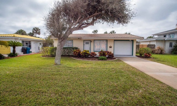 Glenwood House | Adorable Beach Bungalow just Steps from the BEACH!