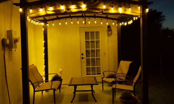 Port Charlotte House | Adorable beachy bungalow
