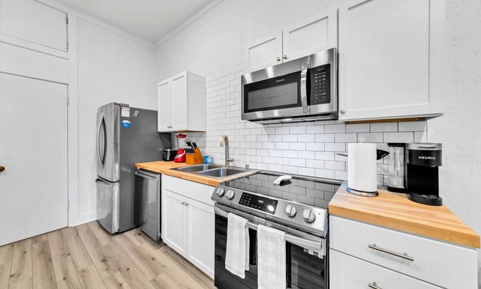 Gulfview Heights Cottage | ADORABLE Carriage house for two! Walk to the beach! 5 minutes to the beach!