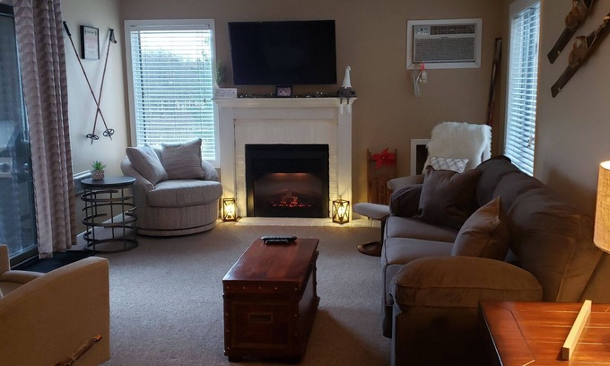 Clymer Condo | Adorable Condo Close To Ski Hills At Peak N Peek Resort Recently Renovated