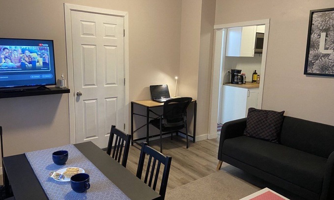 Sappertown House | Adorable entire one bedroom suite - 5 min to sky train