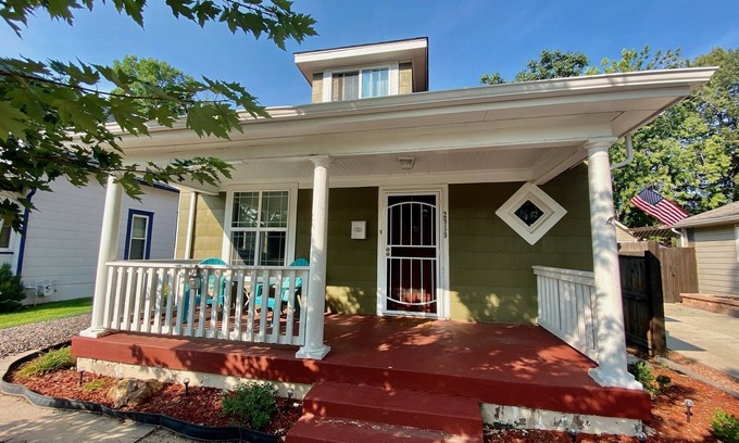 Englewood House | Adorable House in South Denver!