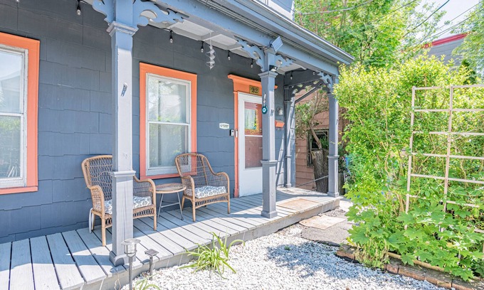 Kingston House | Adorable Kingston Cottage in the Heart of the Roundout Historic Area Downtown.