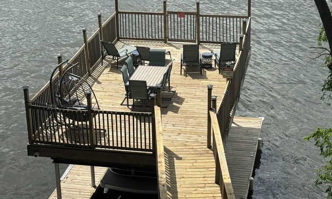Monticello House | Adorable Lake Home on Lake Shafer-optional Pontoon, 2 Decks, great amenities!