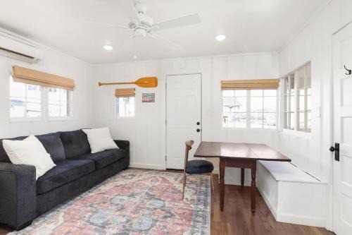 Rockaway Beach House | Adorable Lakefront Cottage - Rockaway Beach