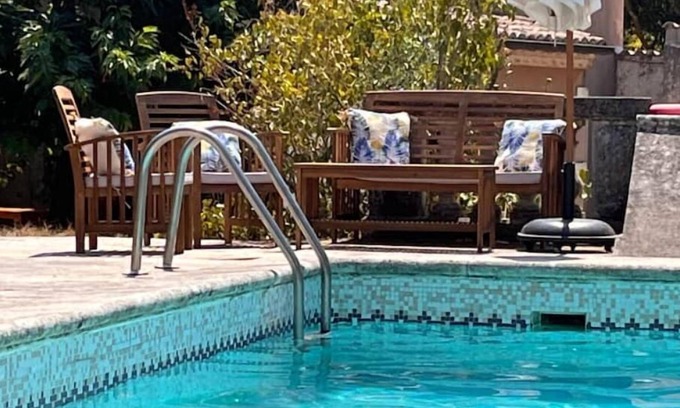 Quartier des Espesses House | Adorable Maisonnette Avec Jardin-patio et Piscine