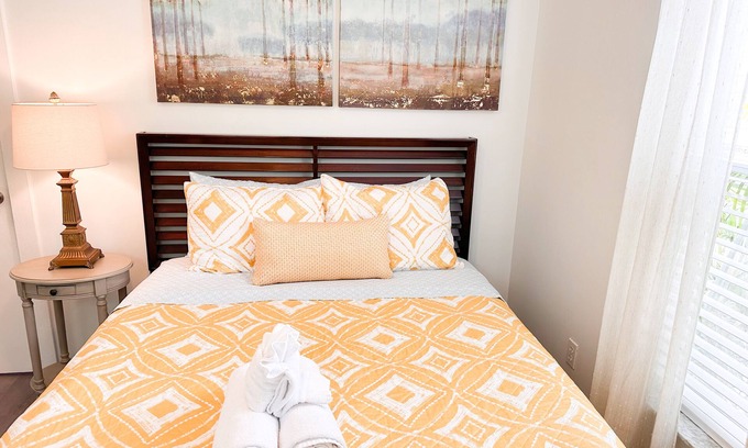 United Central House | Adorable Private Cottage, Pet friendly, near beach & downtown. NO cleaning fee.