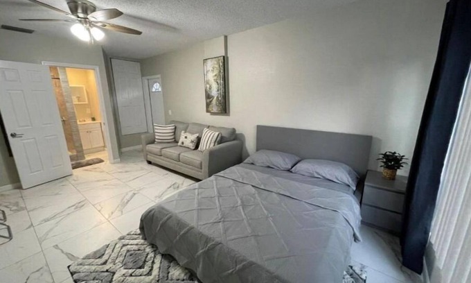 Lake Magdalene Apartment | Adorable Suite in Tampa.