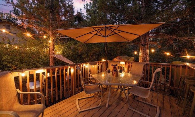 Whispering Forest Cabin | ADORABLEY Decorated Honey Bear Chalet! GAME ROOM! Hot TUB! Pet Friendly!