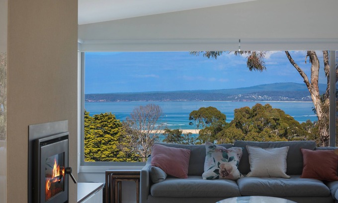 Merimbula House | ADS On Collins - 4 Bedroom Pet friendly home - 3+ nights