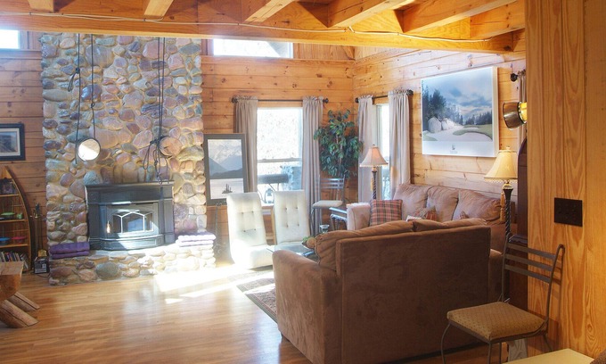 Monroe Cabin | Adventure and Relaxation in Charlotte