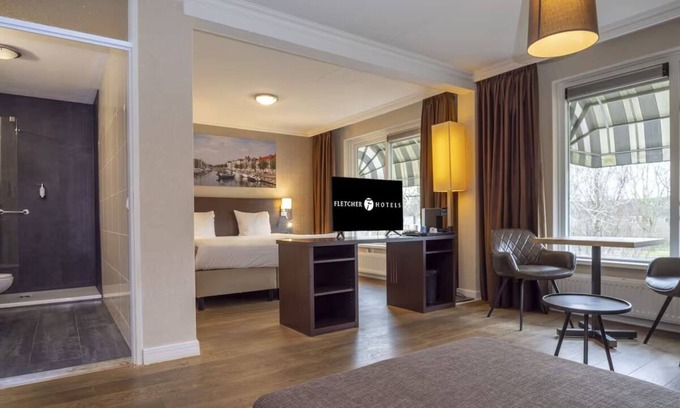 Edelstenenbuurt Hotel | Adventure Awaits: Free Breakfast, Parking & Outdoor Recreation Nearby