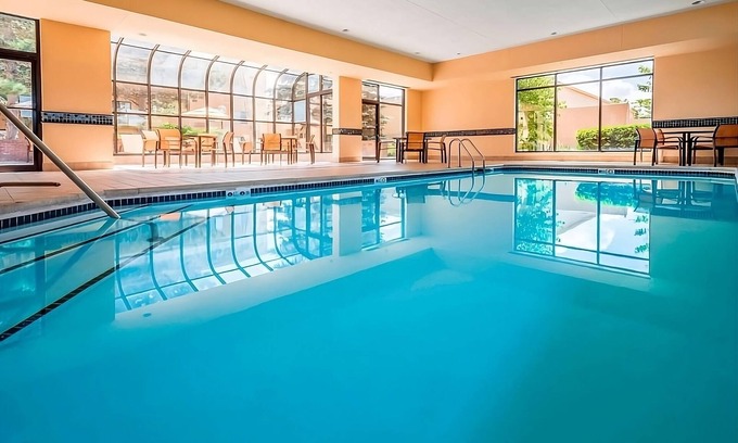 South Kansas City Hotel | Adventure in Kansas City! Indoor Pool, Pet Friendly and Free Parking!
