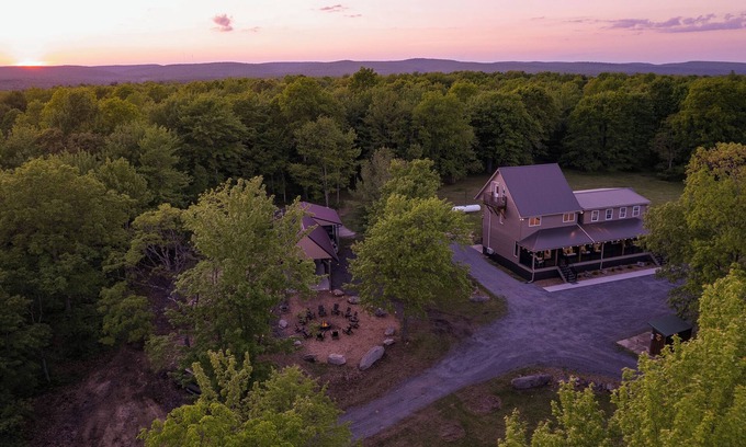 Farrandsville Cabin | Adventure Lodge w/PICKLEBALL, Pool Table + More!