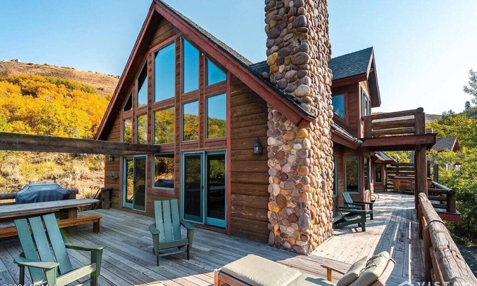 Aerie Cabin | Aerie Alcove Lodge with Private Hot Tub & Sauna!