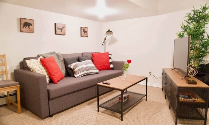 Moose Jaw Apartment | Affordable Cozy Suite, Parking, 4k Smart TV, WiFi ☕
