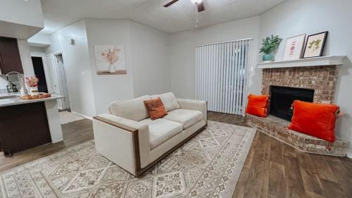South Side Apartment | Affordable Family Stay - Kid & Pet Friendly