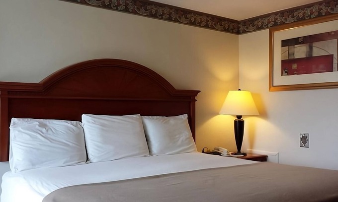 Campbelltown Hotel | Affordable Lodgings! FREE Breakfast & Parking, Close to Hershey Museum & More!