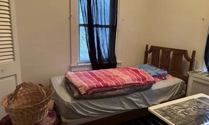 Upper Darby House | Affordable nice place on the suburb of Philadelphia, 15 min on train to city.