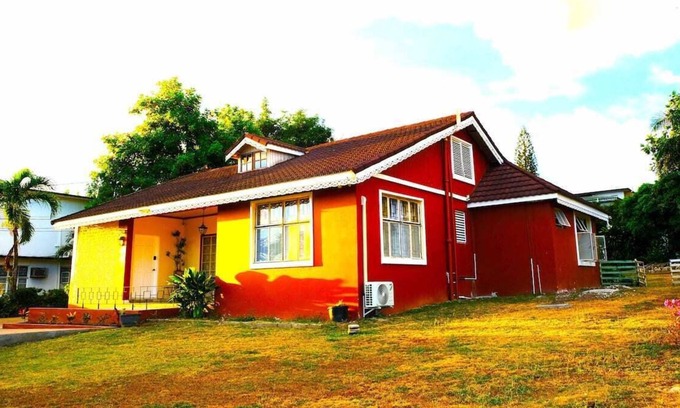 Saint Andrew House | ⭐️Affordable + Patio + Flat Screen🌟