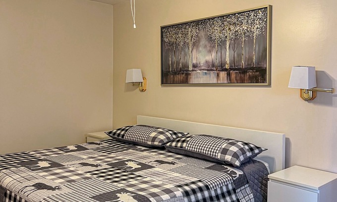 Magnetawan Cottage | Ahmic Lake Resort's 1-Bedroom Cottage w/hot tub (LOON Cottage)